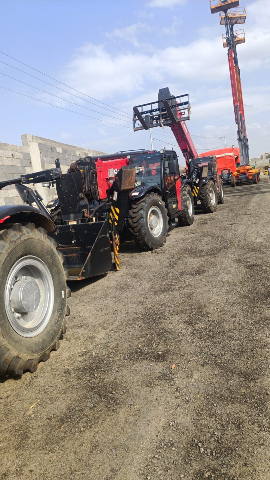 1. مان لفت 14 متر: للإيجار – ارتفاع 12 متر 2. مان