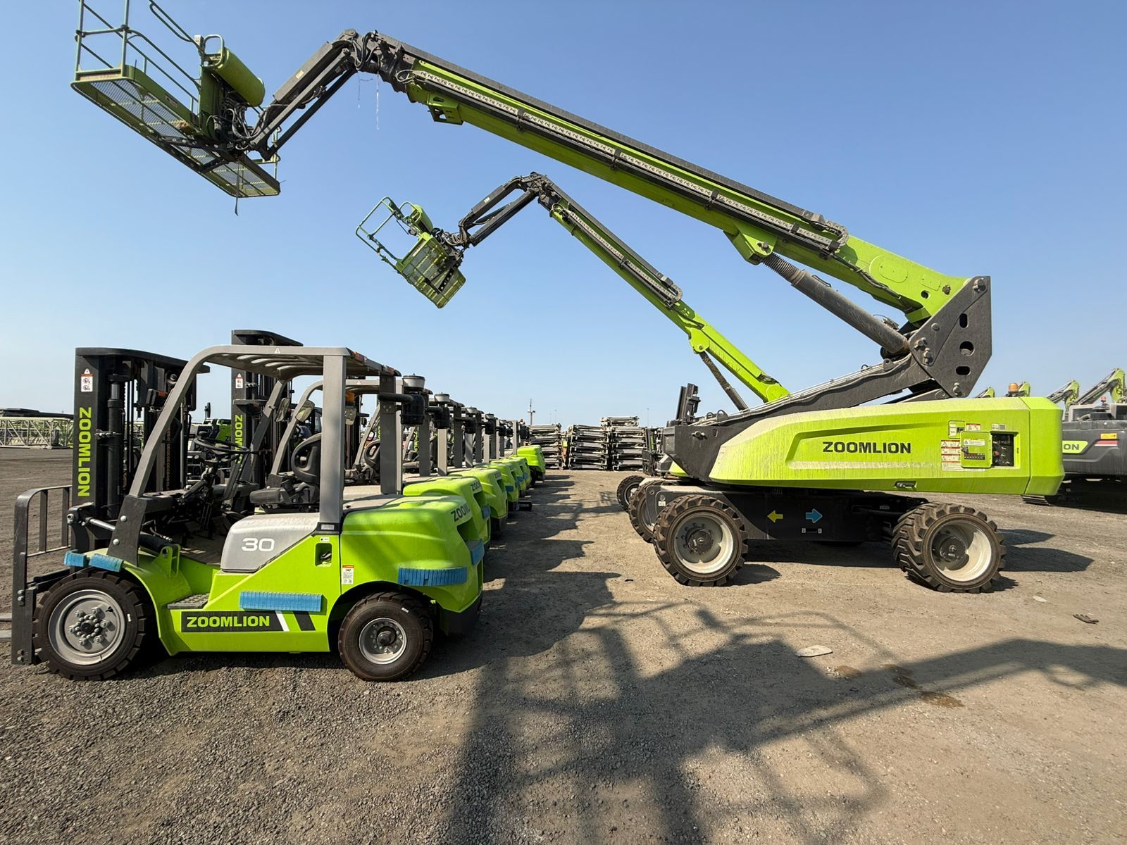 رافعات شوكية فوركلفت Forklift جميع الاحجام للايجار