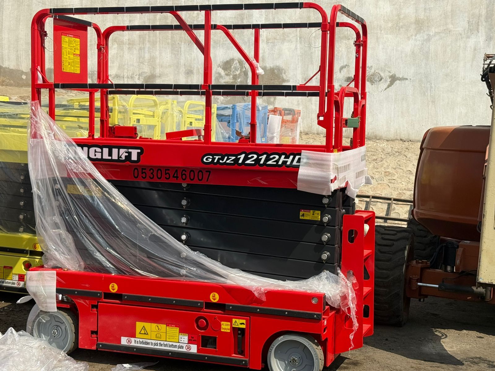 سيزرات لفت 12متر 14متر كهرباء للايجار