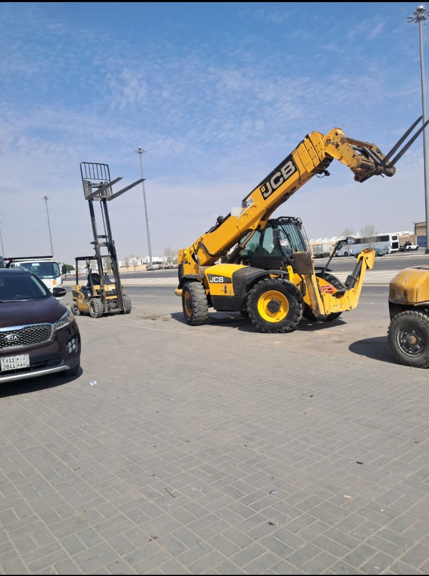 سيزرات لفت مان لفت للايجار روافع بكل احجامها للايج