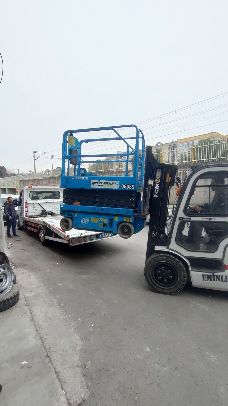 ايجار فوركلفت ايجار سيزرلفت ايجار رافعات شوكيه ايج