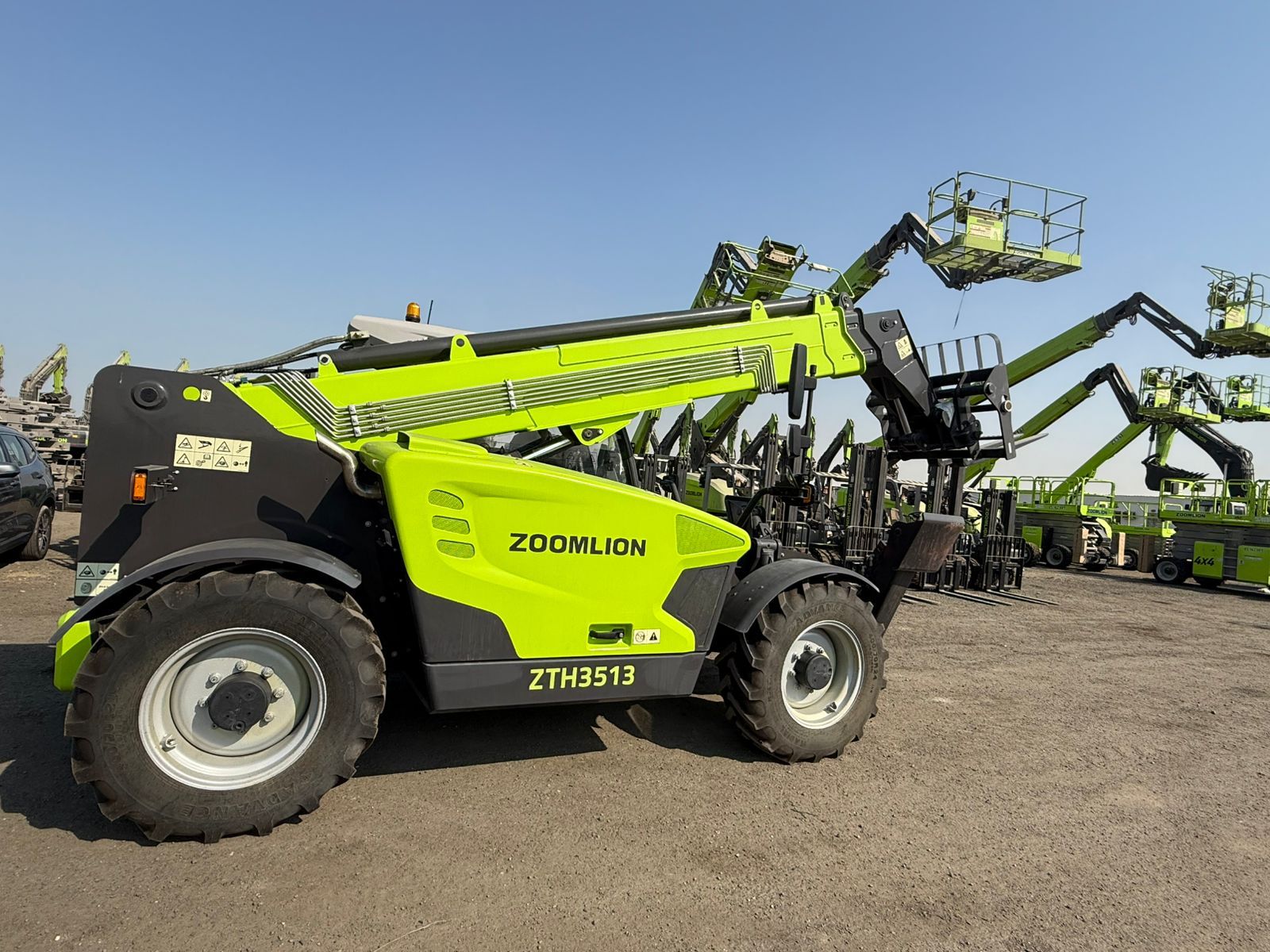 رافعات شوكية فوركلفت Forklift جميع الاحجام للايجار