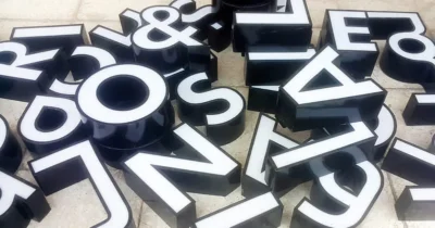 حروف-بارزة-لوحات-محلات-3D