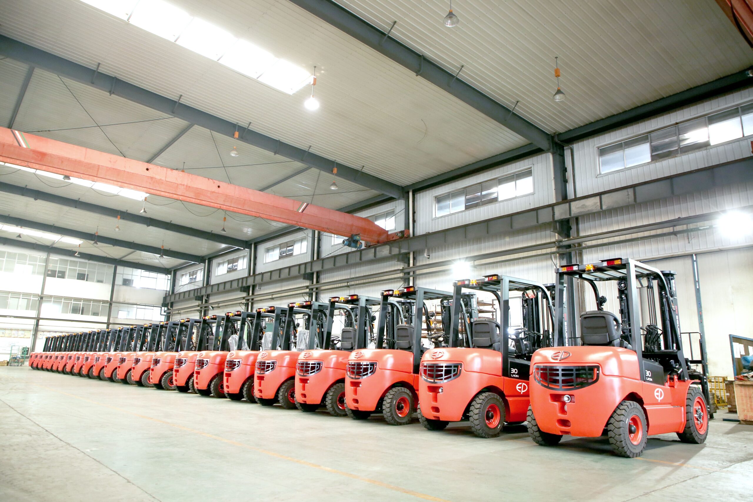 رافعات شوكية للإيجار فوركلفت من 1.5طن الى 30طن مود