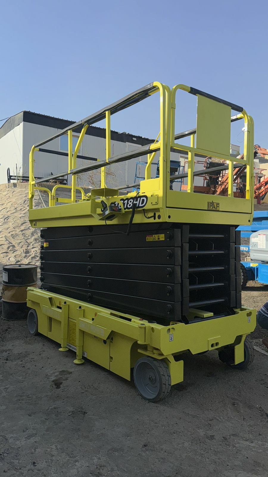 سيزر لفت للايجار بجميع امتارها وانواعه من اكبر حجم