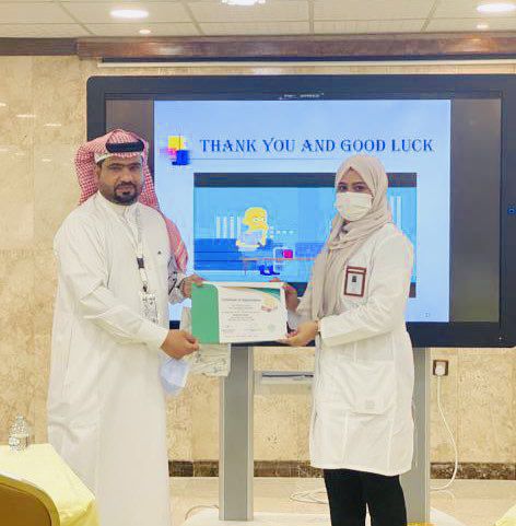 يوجد ممرضين وممرضات