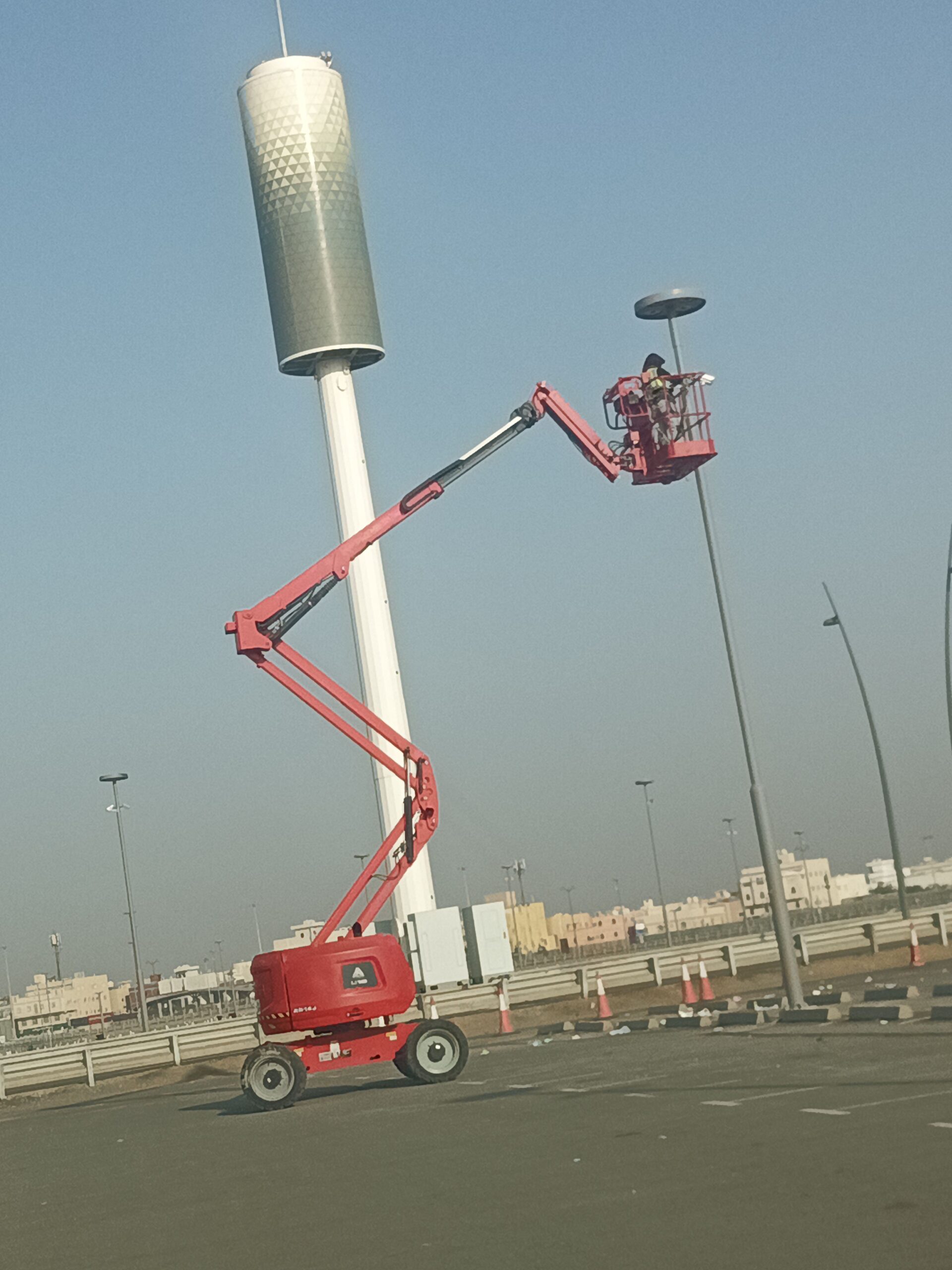 سيزر لفت ومان لفت ورافعات شوكيّة