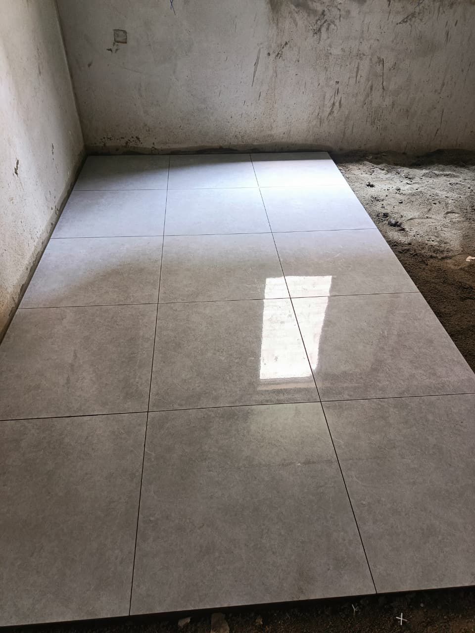 مبلط لجميع انواع السيراميك ورخام جيزان صبيا بيش اب