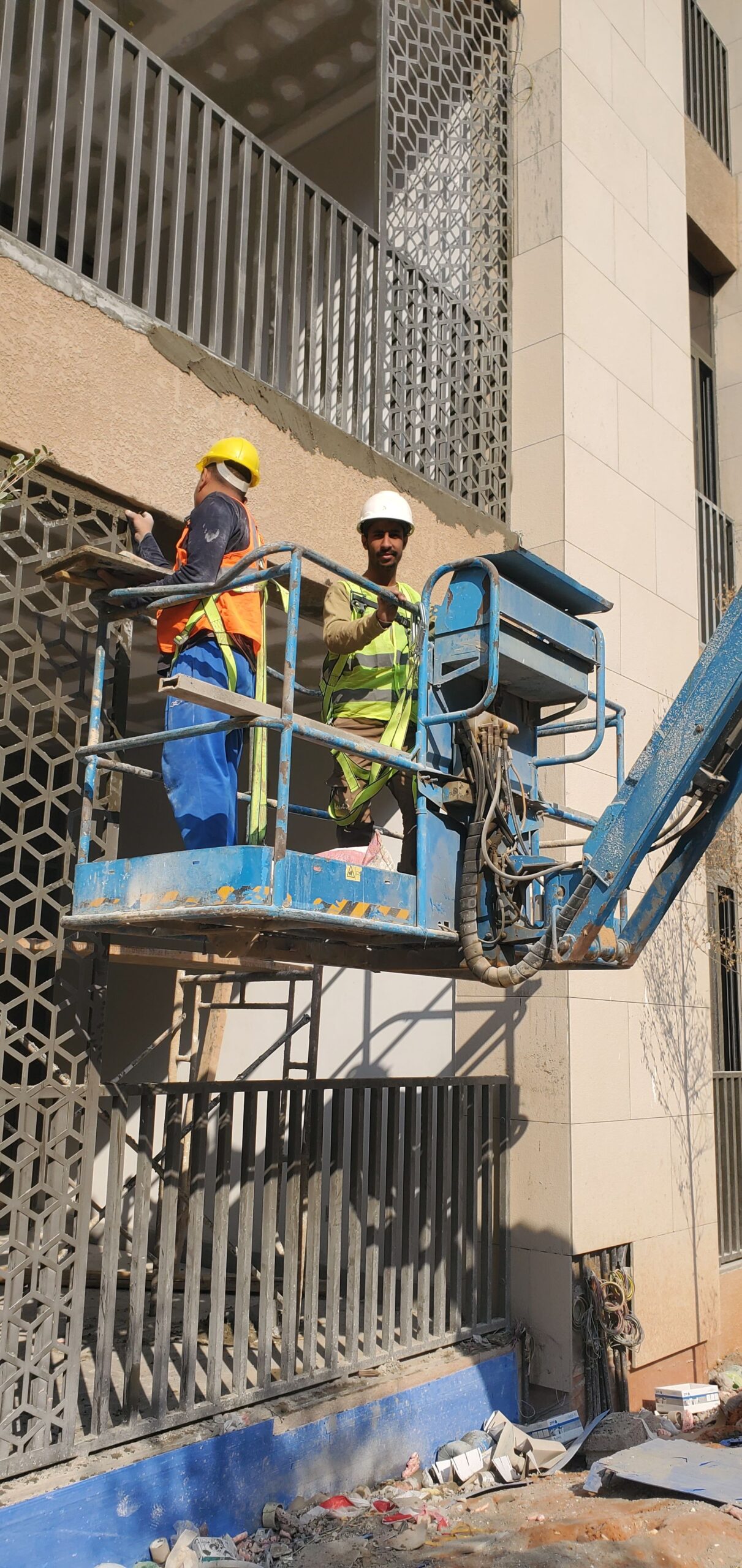 سيزرات لفت مان لفت للايجار روافع بكل احجامها للايج