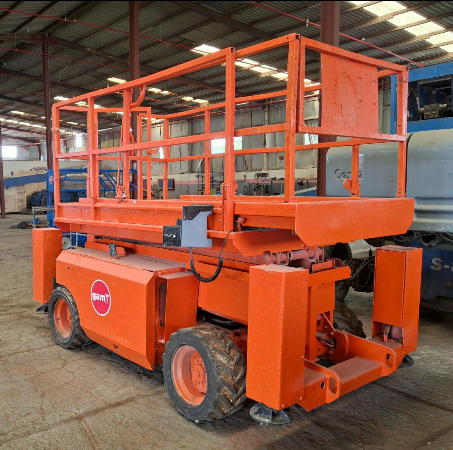 سيزر لفت ومان لفت للايجار موديل حديث واسعار مناسبة