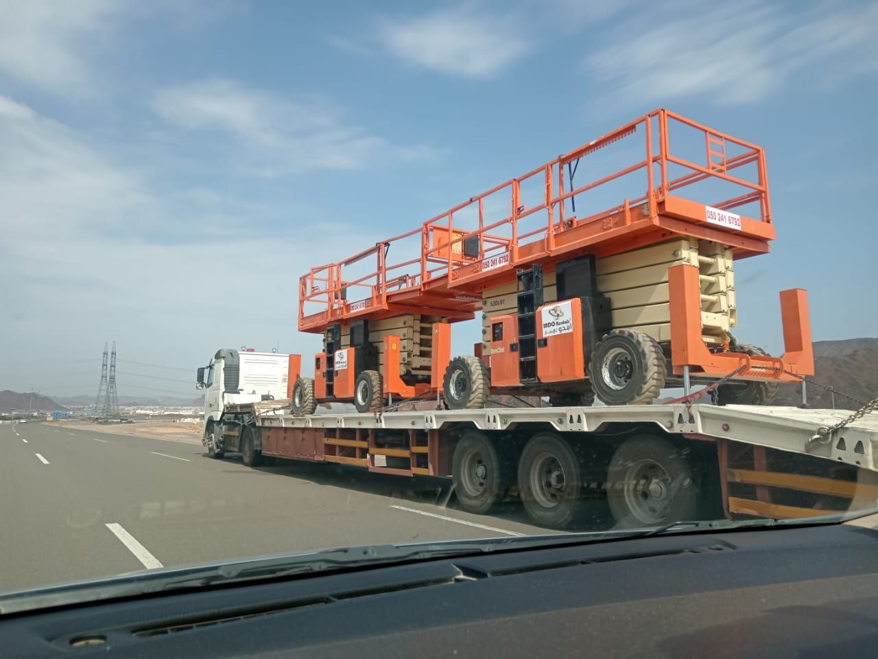 سيزرات لفت متوفرة للإيجار ورافعات شوكية للايجار