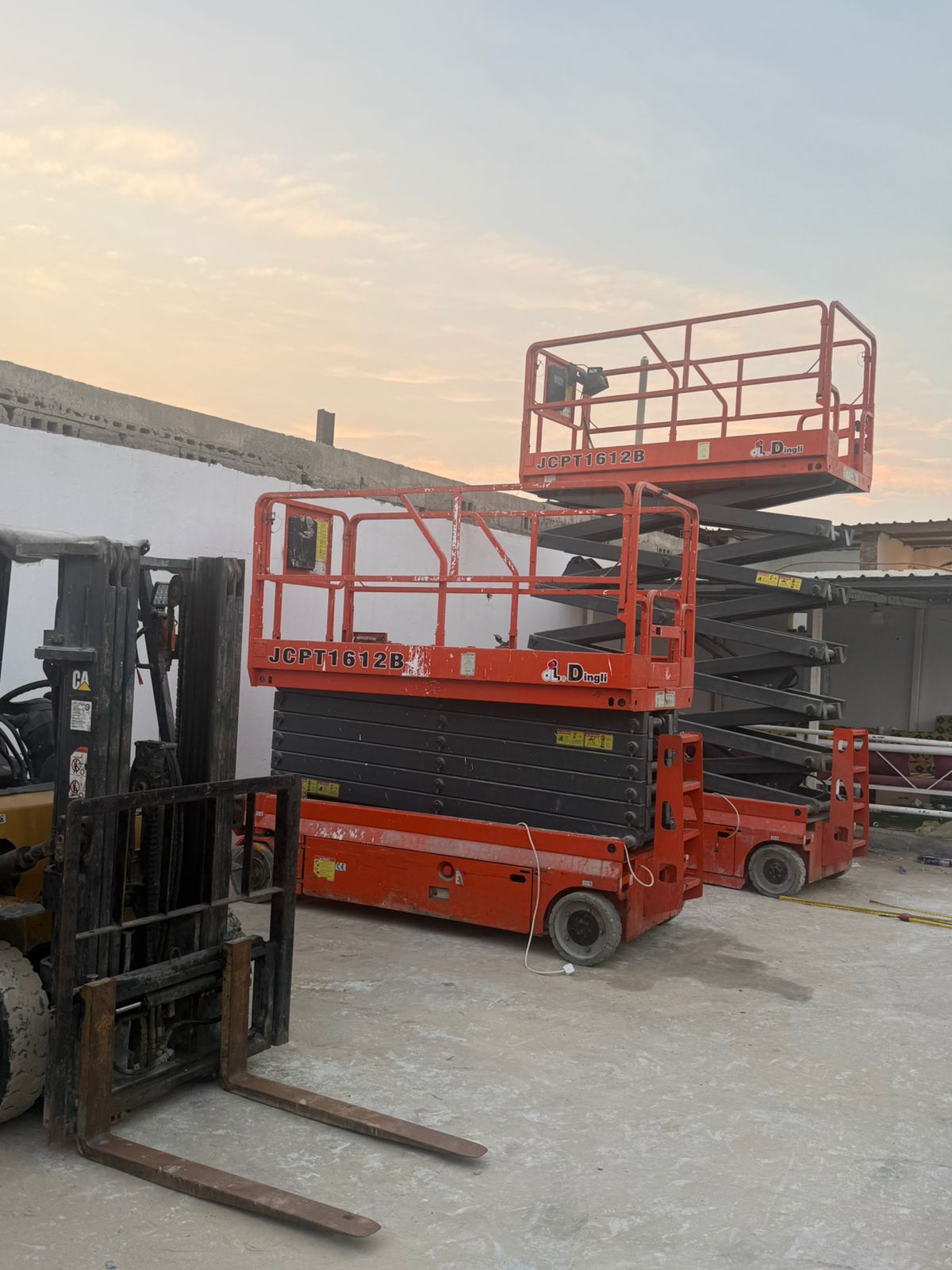 سيزر لفت 12متر 14متر 16متر كهرباء للايجار 2025