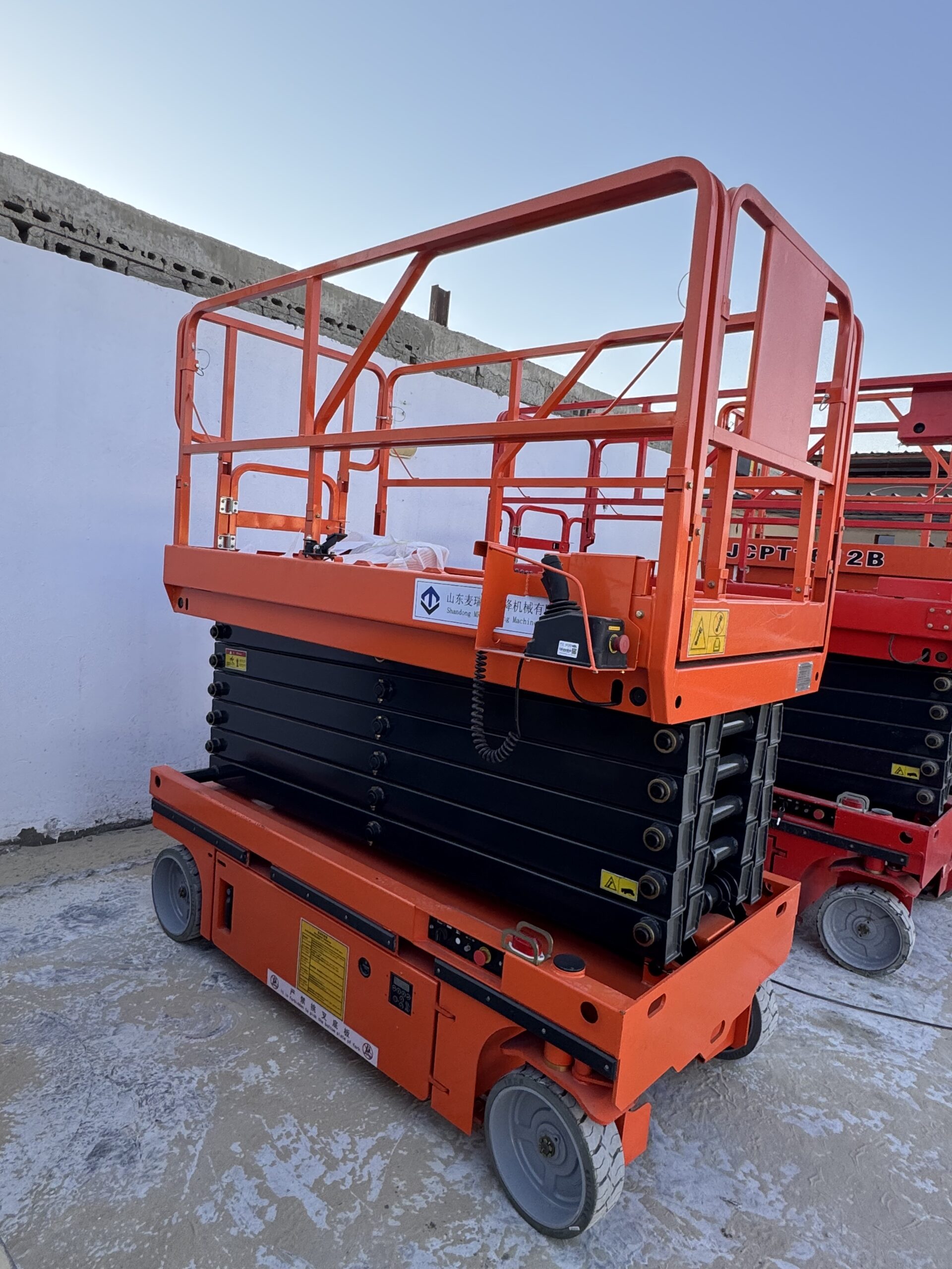 سيزرلفت جميع المقاسات للايجار