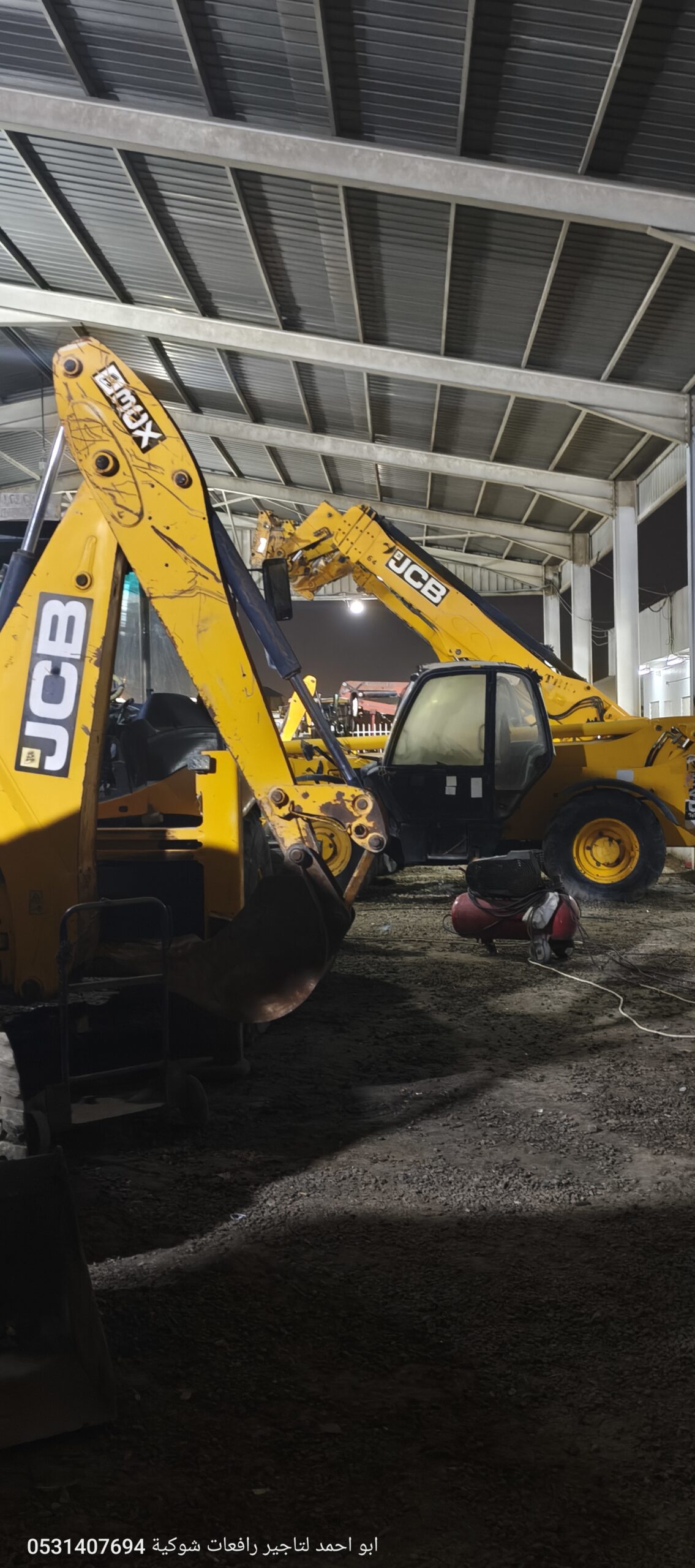 جي سي بي جيسبي عرجاء حفار حفر قواعد عمدان ايجار