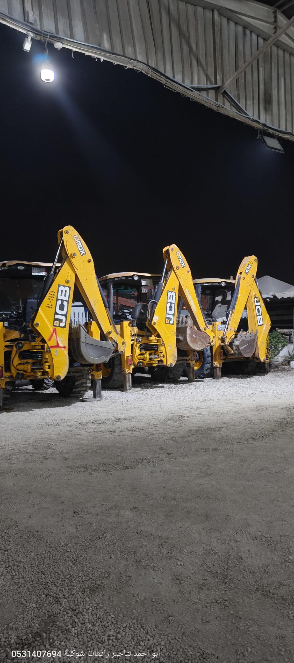 جي سي بي جيسبي عرجاء حفار حفر قواعد عمدان ايجار