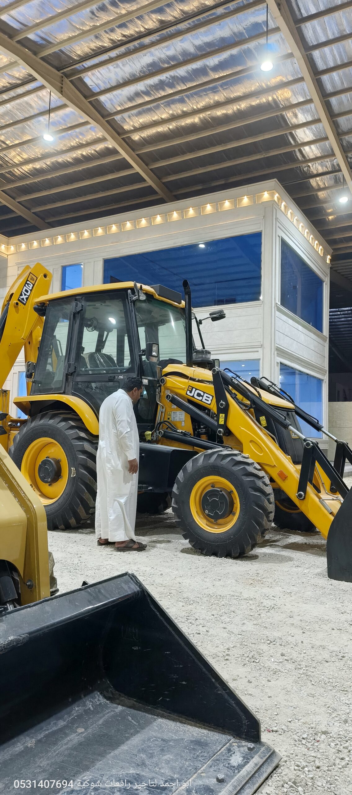 جي سي بي جيسبي عرجاء حفار حفر قواعد عمدان ايجار