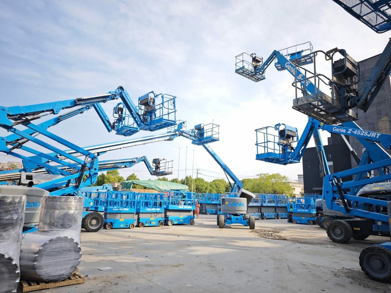 سيزر لفت للايجار بجميع امتارها وانواعه من اكبر حجم