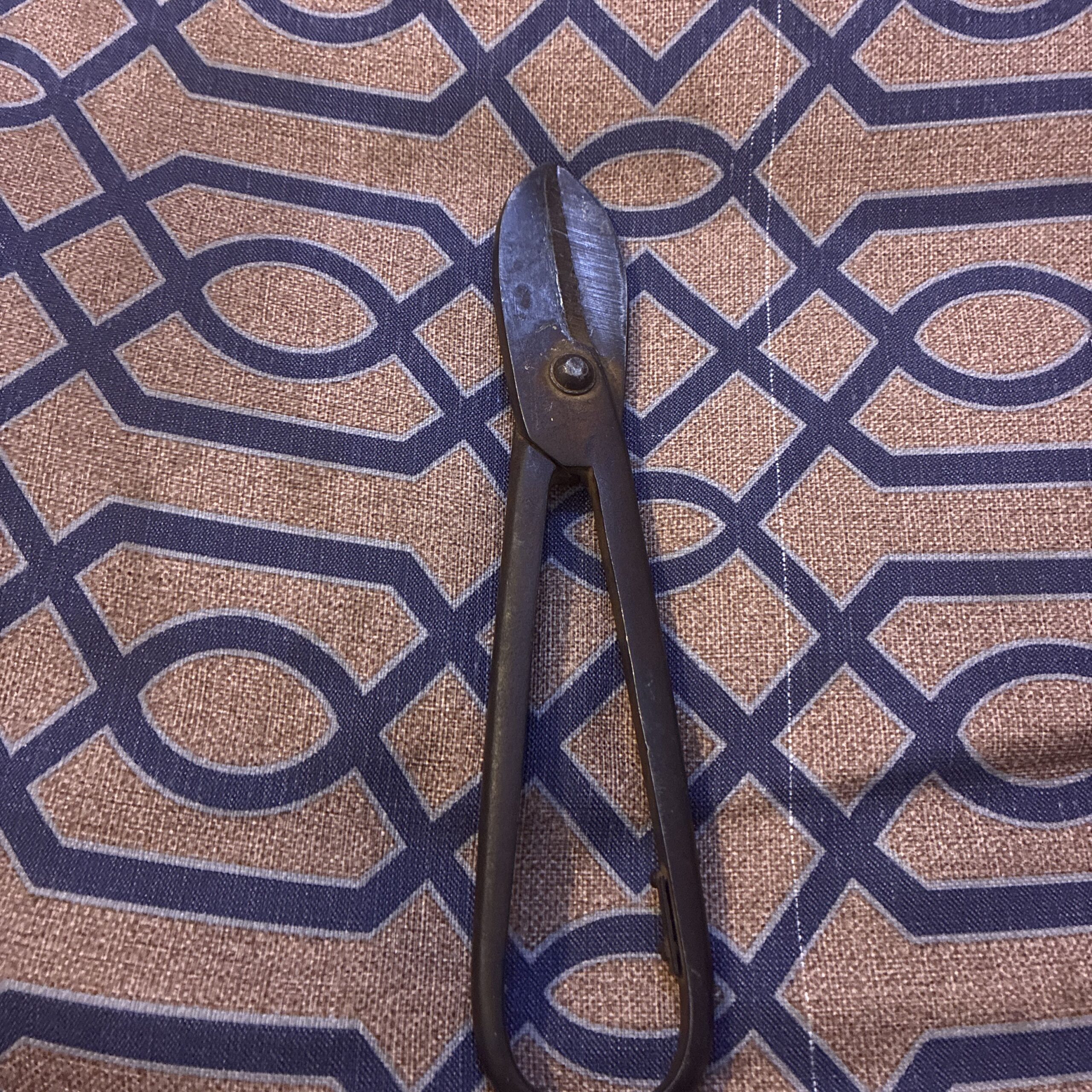 مقص حديد قديم