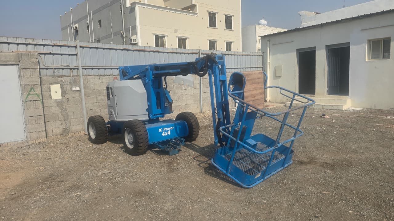 سيزرلفت مانلفت كرينات للايجار