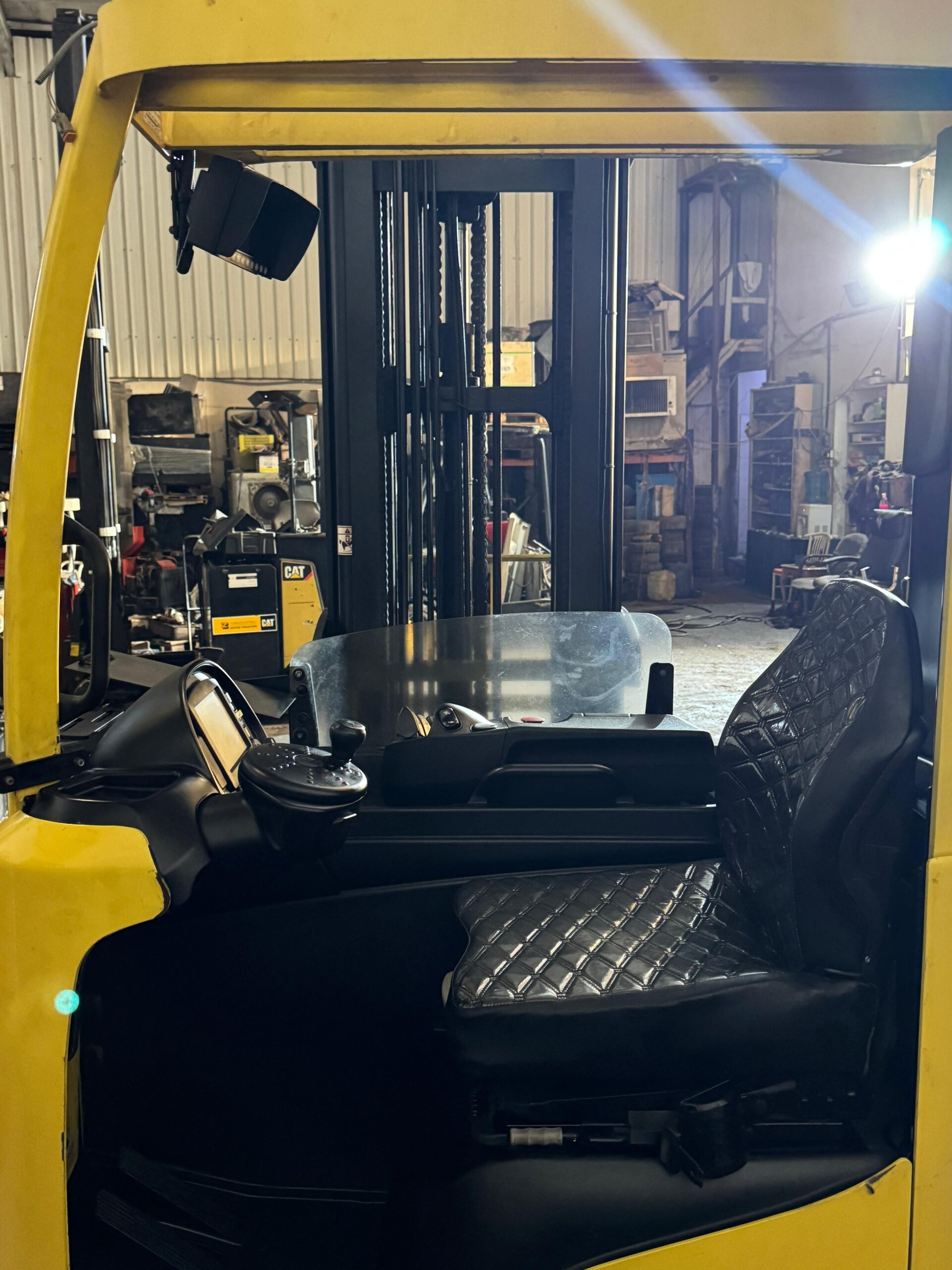 يوجد لدينا رافعات شوكية ريتش تراك كهرباء للايجار ا