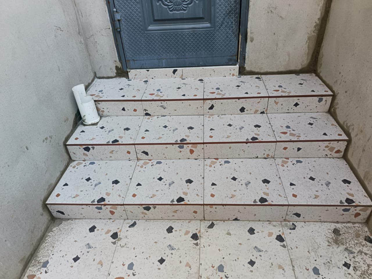 مبلط لجميع انواع السيراميك ورخام جيزان صبيا بيش اب