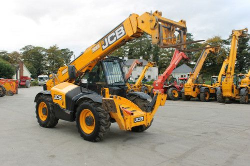 جي سي بي تليهندر رافعة تلسكوبية للايجار في الجبيل