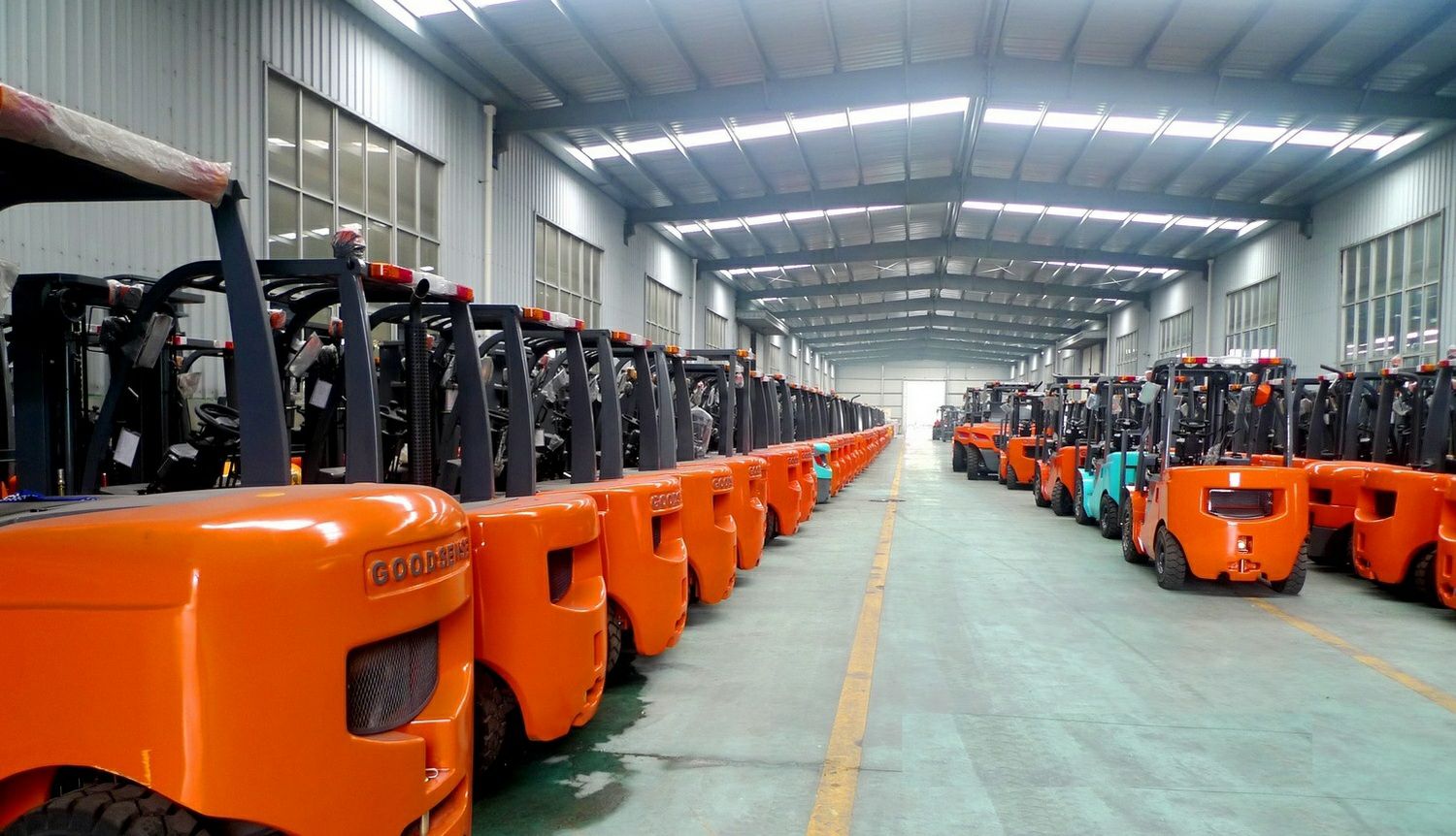 رافعات شوكية فور كليفت للإيجار من 1.5طن الى 30طن م