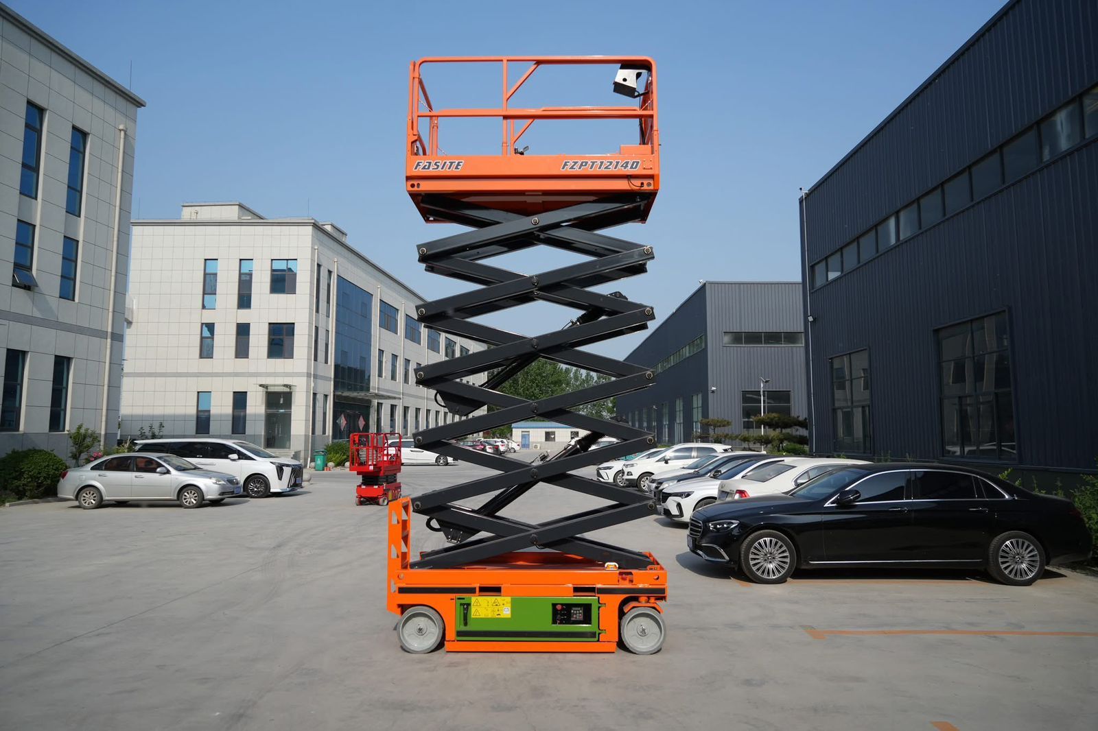 scissor lift 12meter 14mareh for rent Jaddah