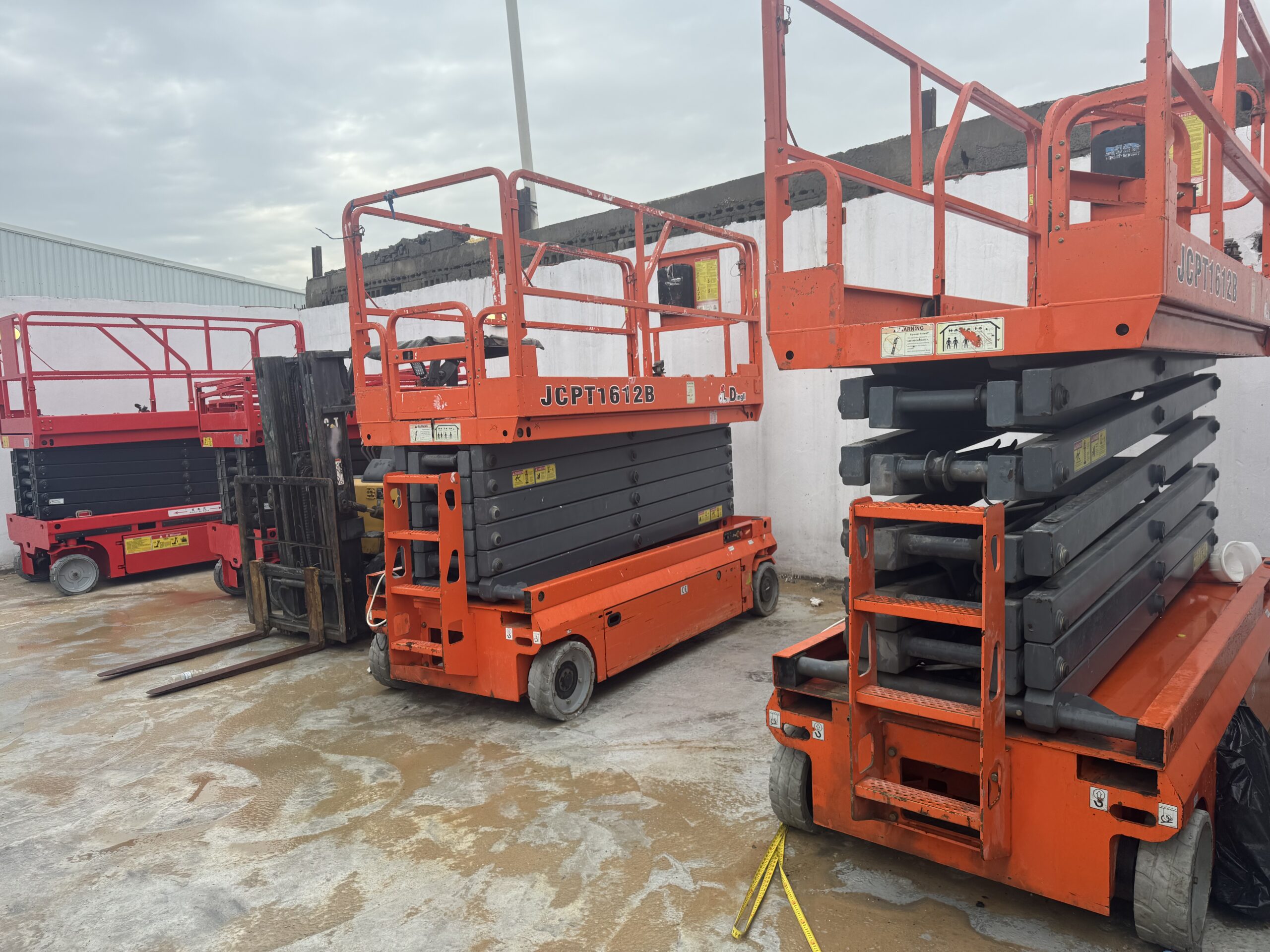 scissor lifts All sizes For rent