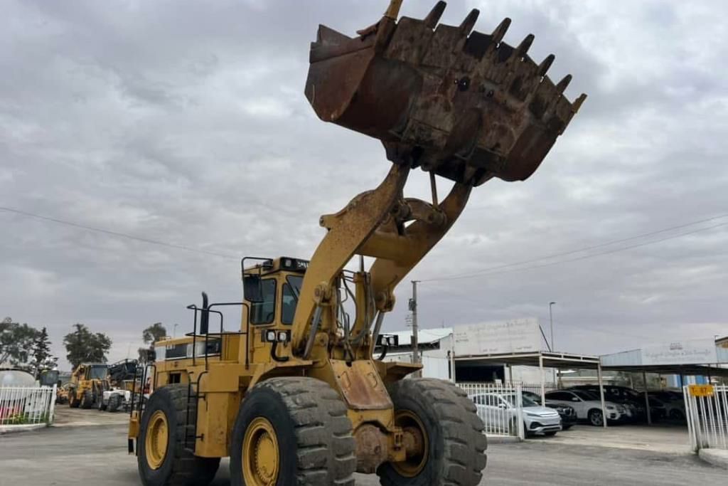 شيولات كاتربيلر كوماستو للإيجار فولفو كبيرة وصغيرة