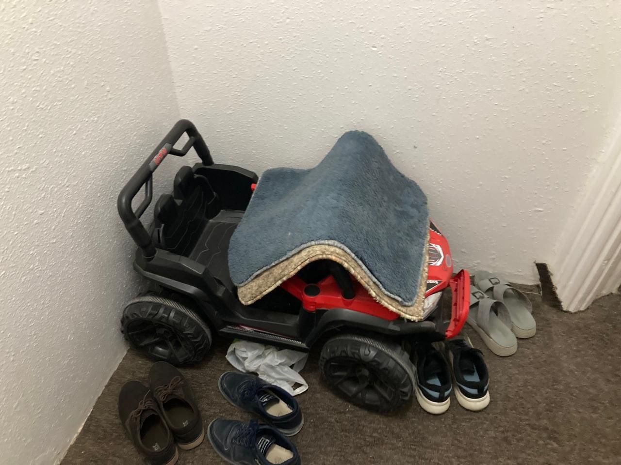 دينا خدمات تنظيف فلل وقصور وشقق وسطح من الاثاث الق