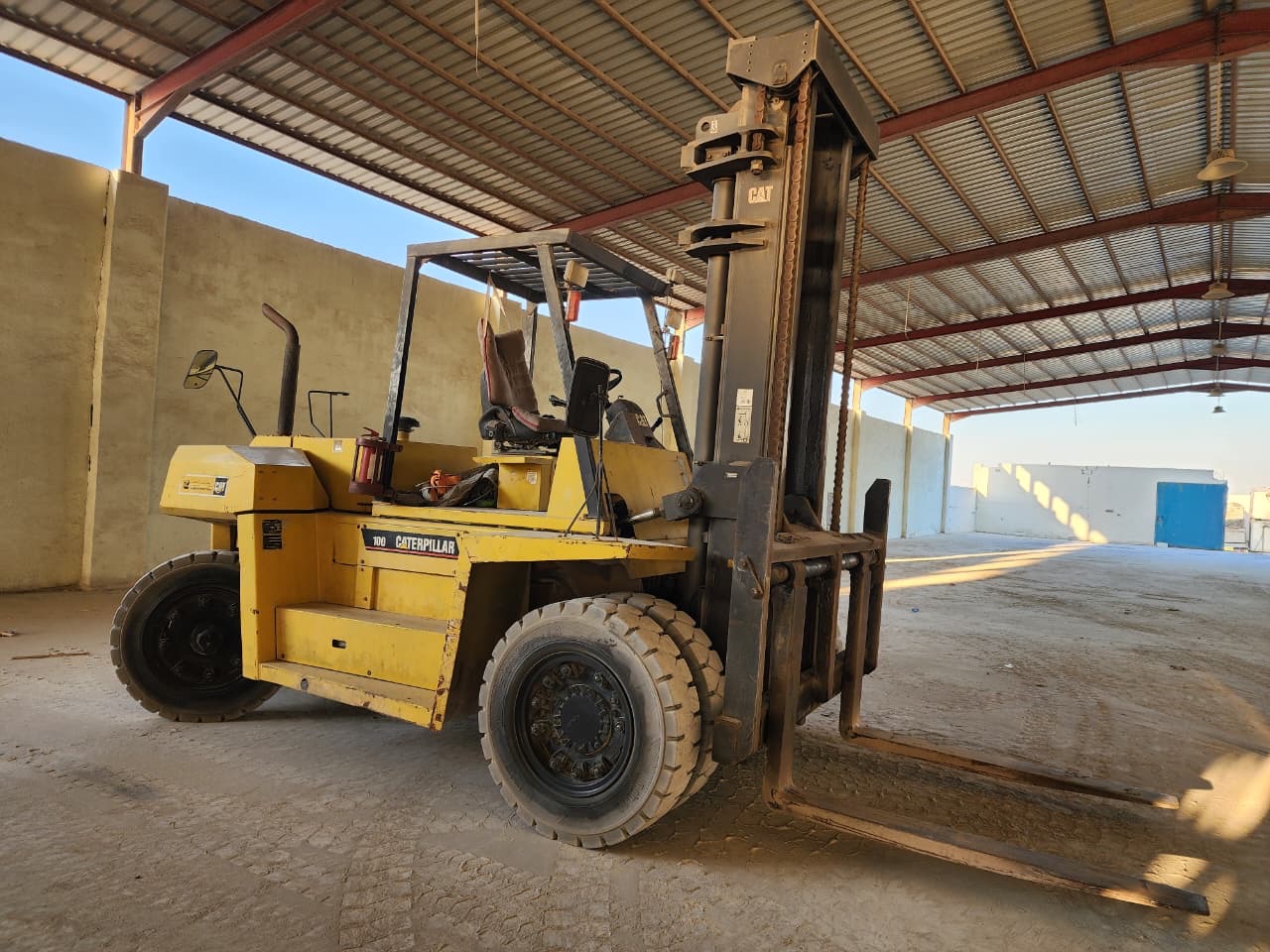 روافع شوكيه فوركلفت للايجار يومي شهري