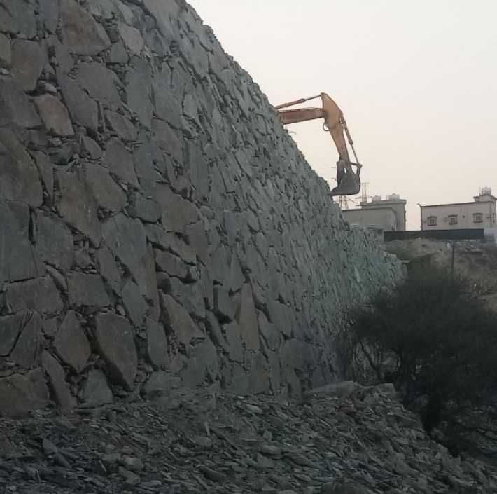 معلم بنين حجر صخريه كبيره وسغيره وربربه