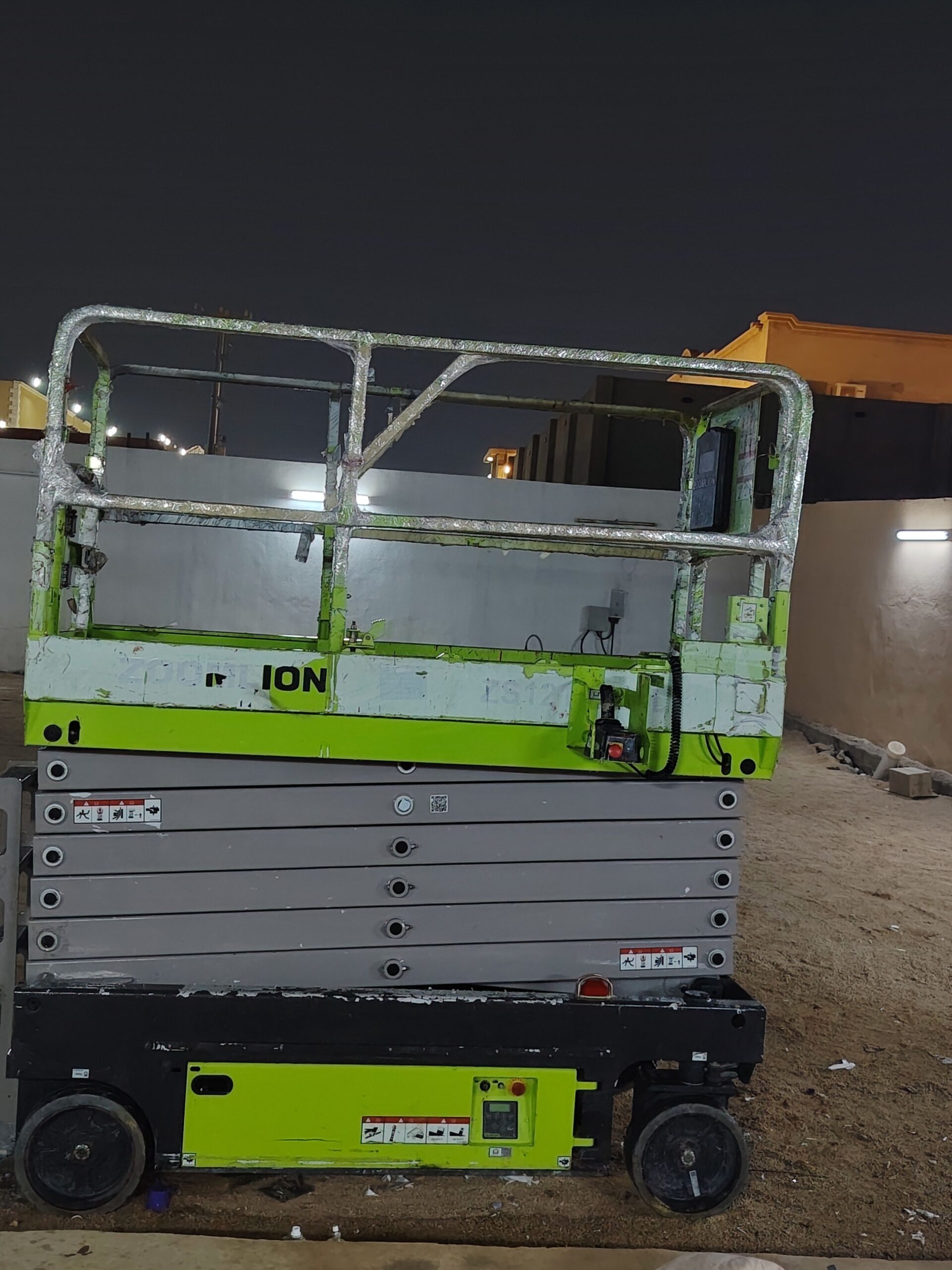 سيزر لفت 8متر10متر12متر 14متر16متر كهرباء للايجار