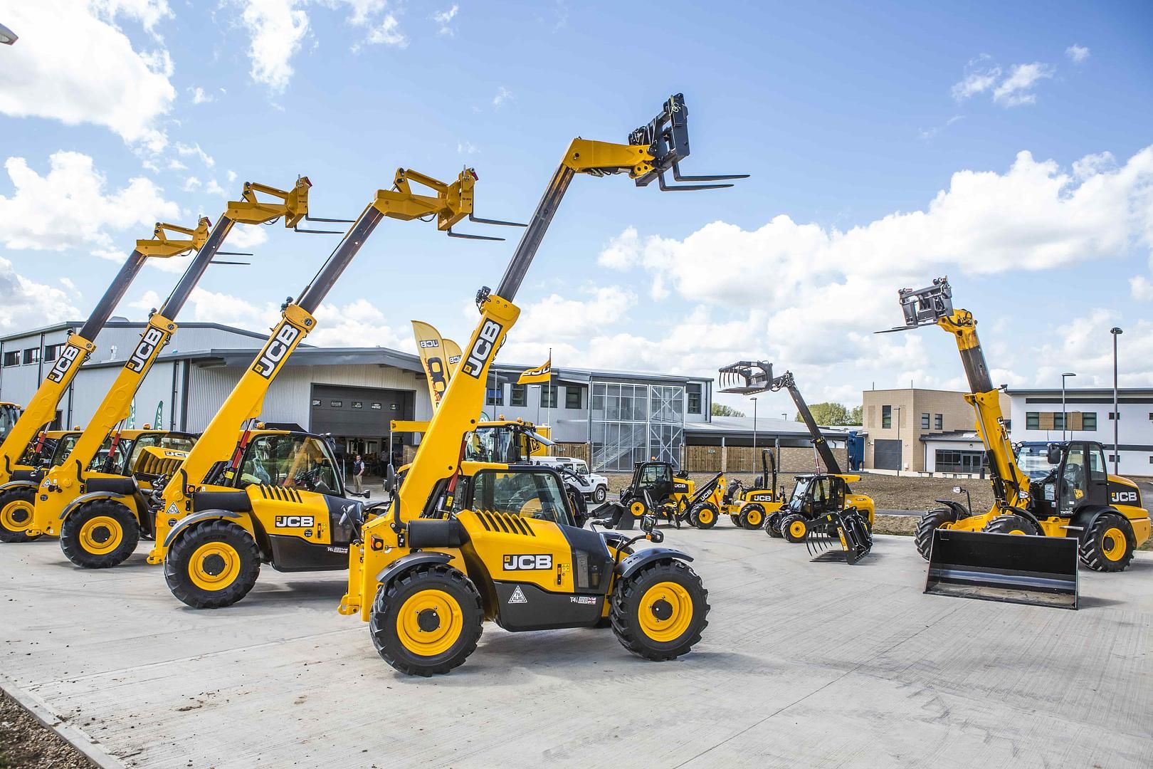 جي سي بي تليهندر رافعة تلسكوبية للايجار في الجبيل