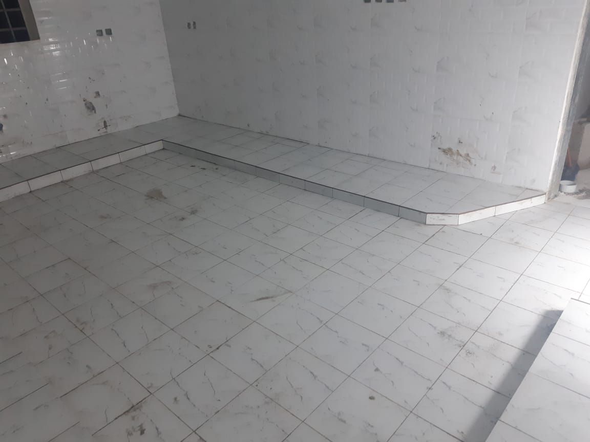 مبلط لجميع انواع السيراميك ورخام جيزان صبيا بيش اب