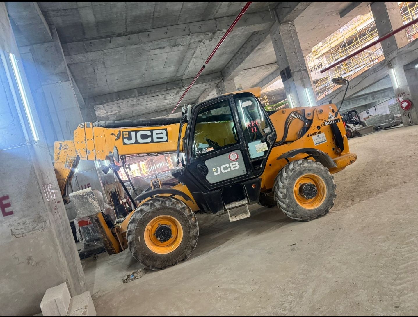 سيزرات لفت مان لفت للايجار روافع بكل احجامها للايج