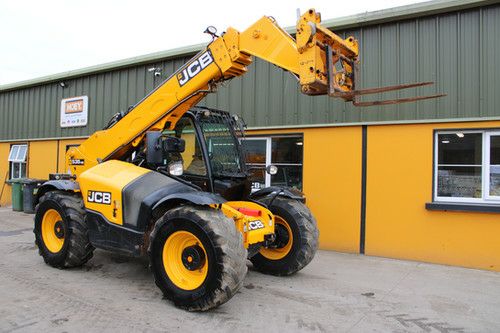 جي سي بي تليهندر رافعة تلسكوبية للايجار في الجبيل