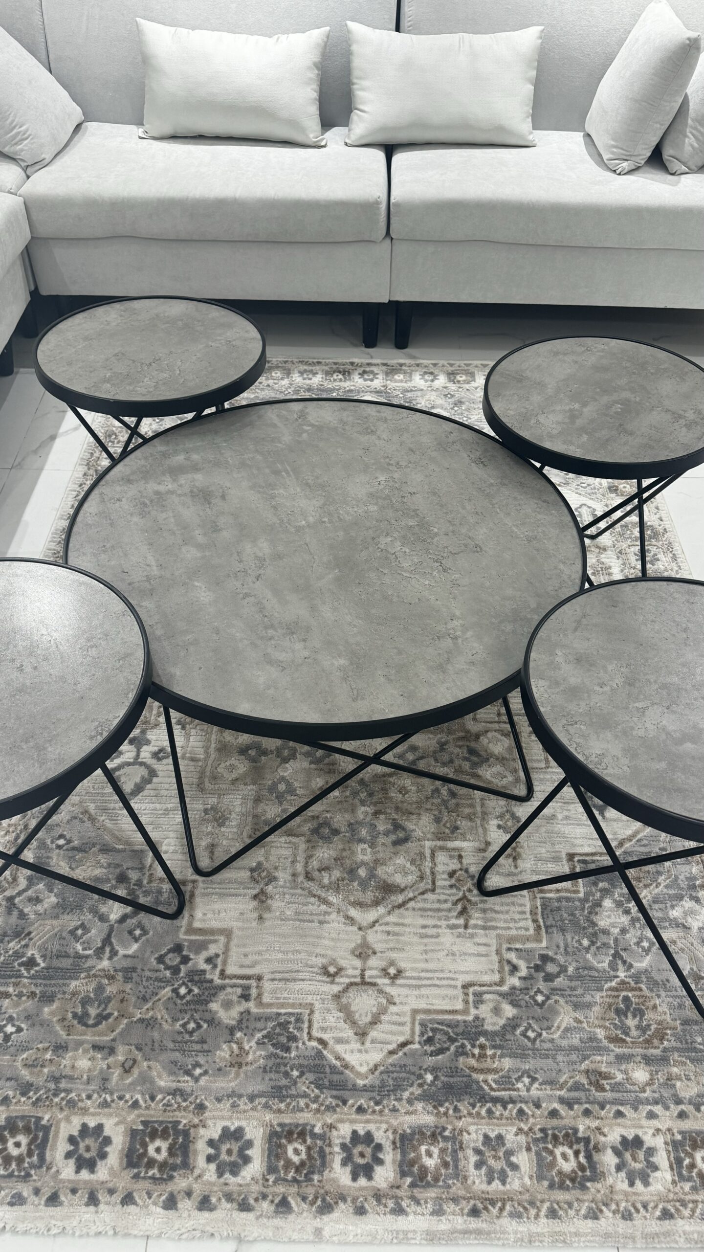 طاولة خدمة مودرن ( بيع مستعجل )