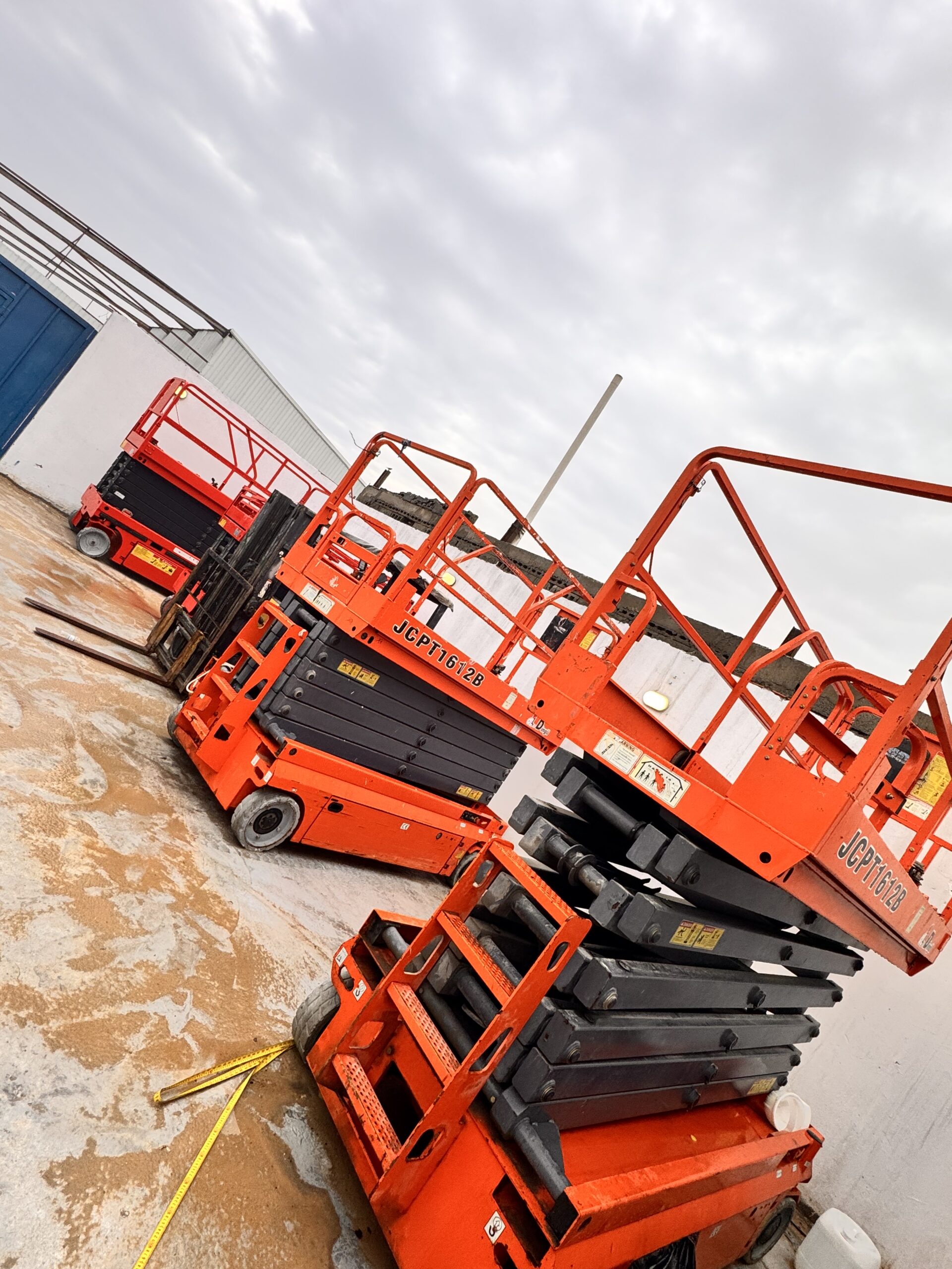scissor lifts All sizes For rent