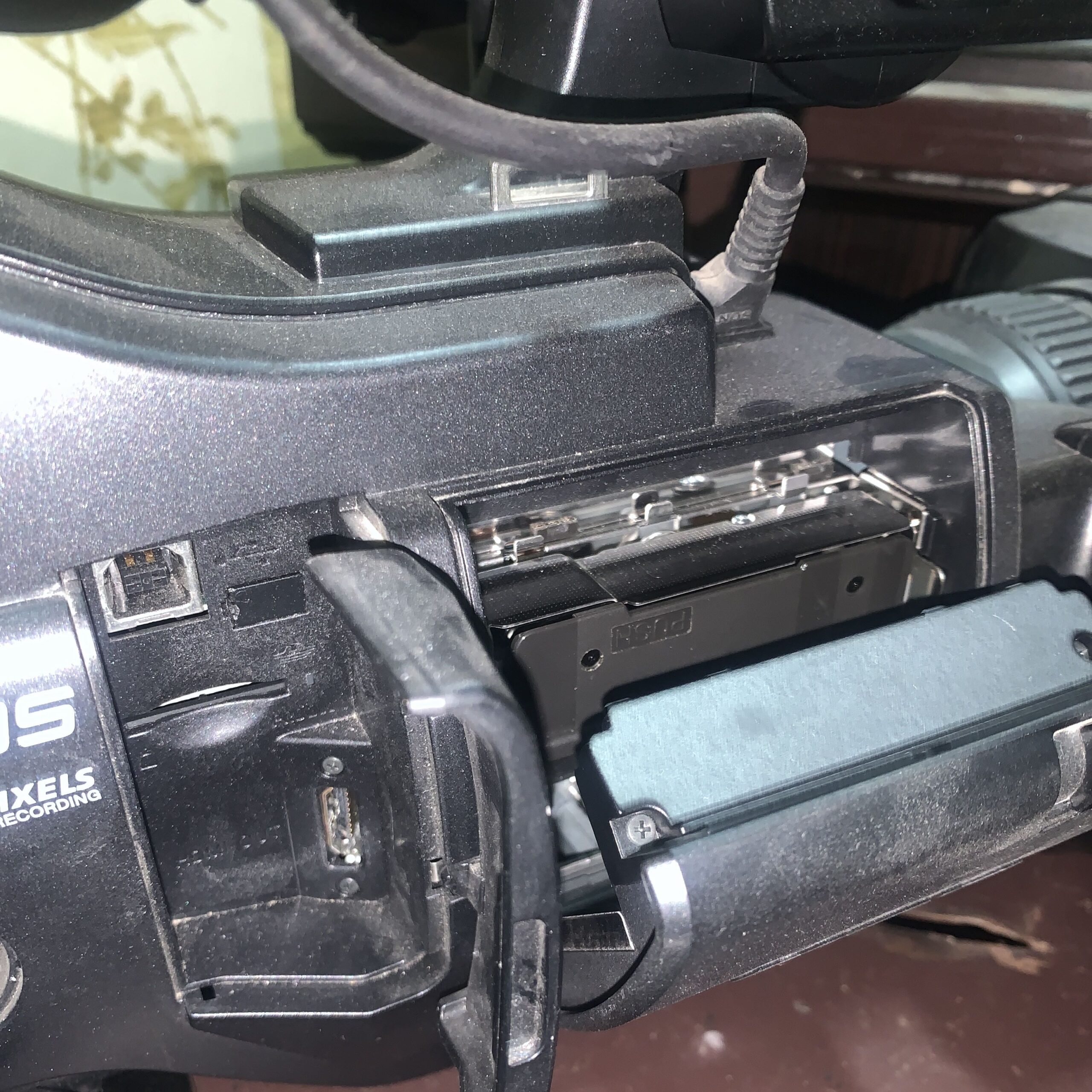 كأمره . HVR-HD1000 – SONY