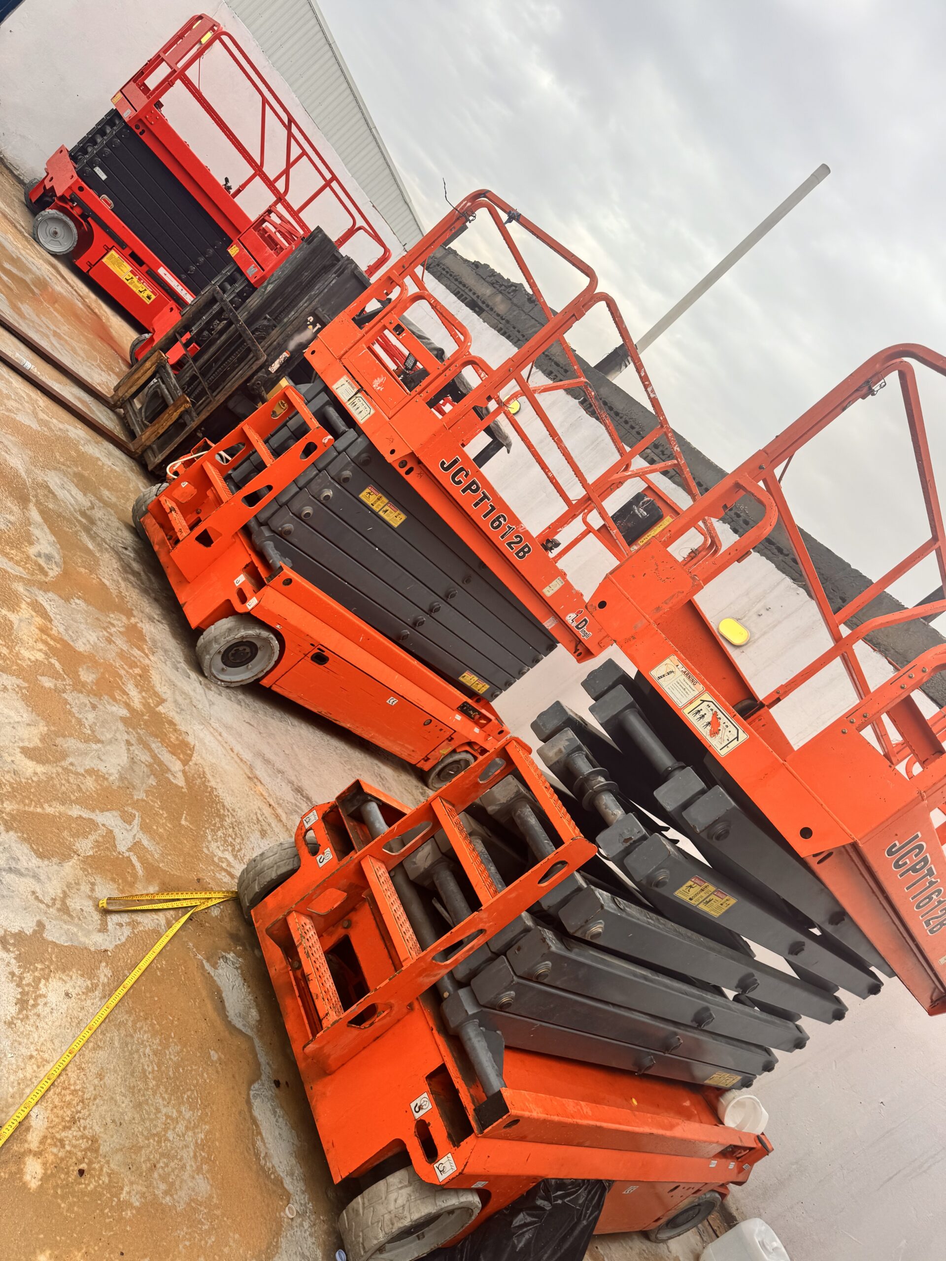 scissor lifts All sizes For rent
