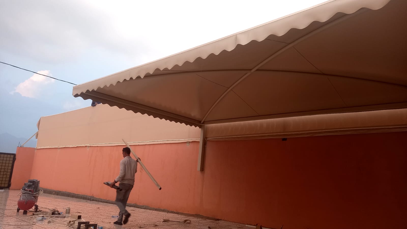 حداد مظلات وسواتر وغرف سندويش بنل متواجدين في ابها