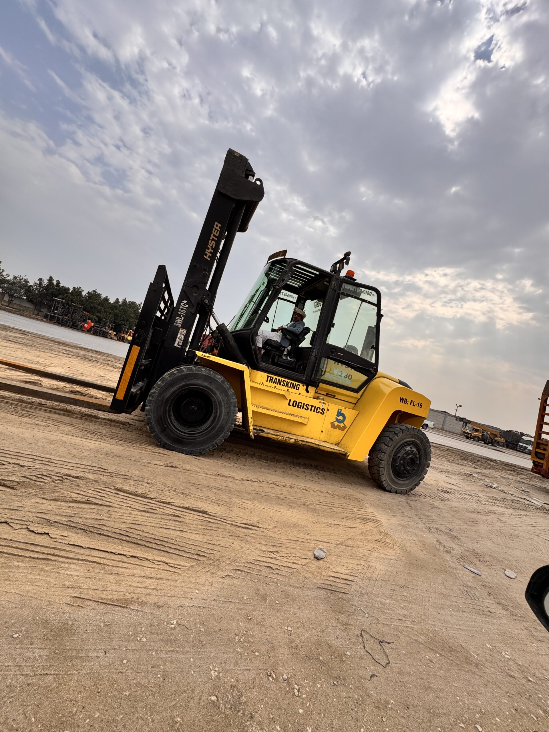 روافع شوكيه فوركلفت للايجار جميع الاحجام