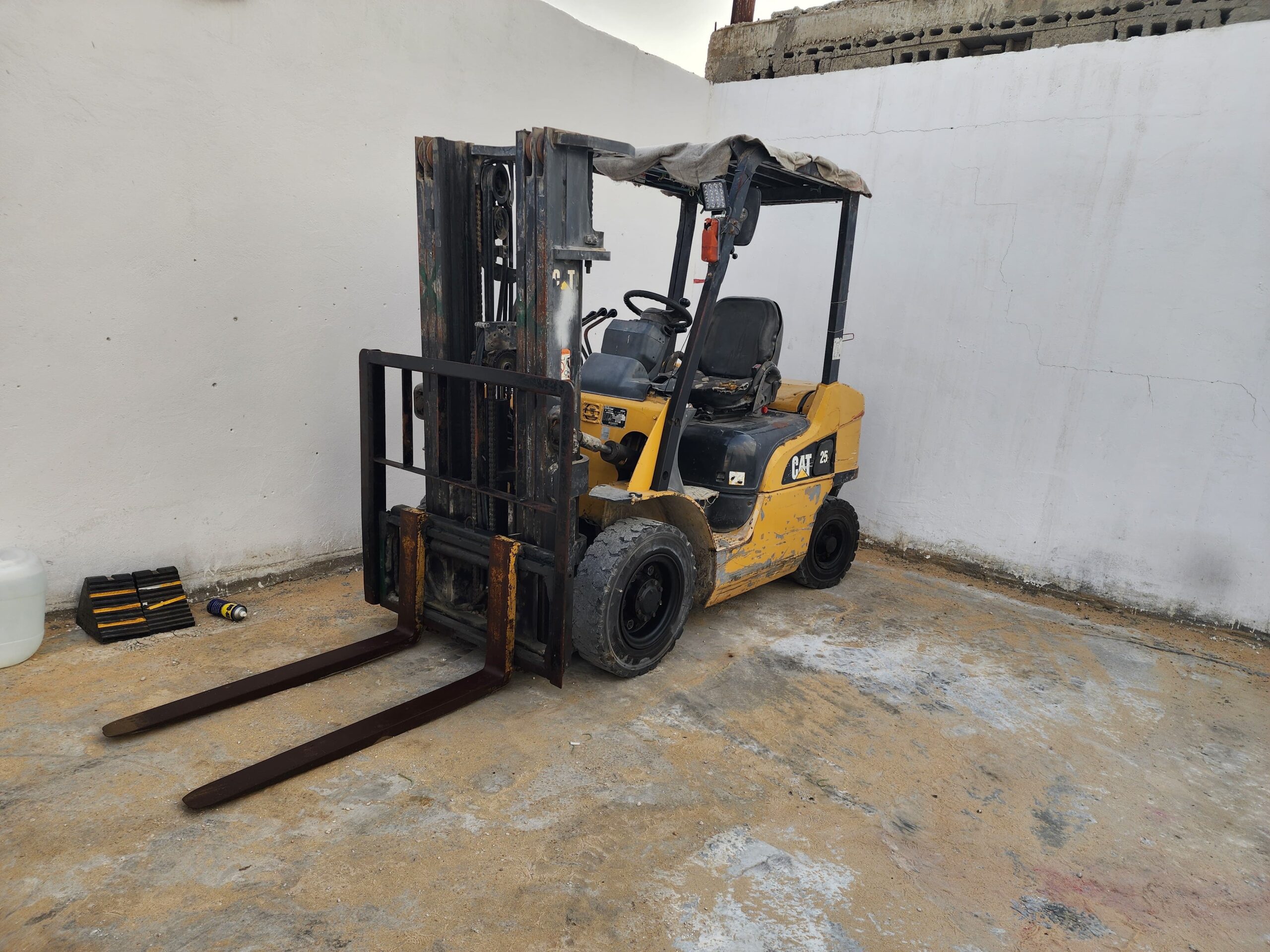 روافع شوكيه فوركلفت للايجار جميع الاحجام