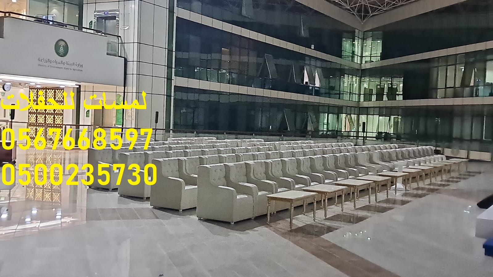 معارض , طاولات طعام خشب ,جلسات ,مظلات