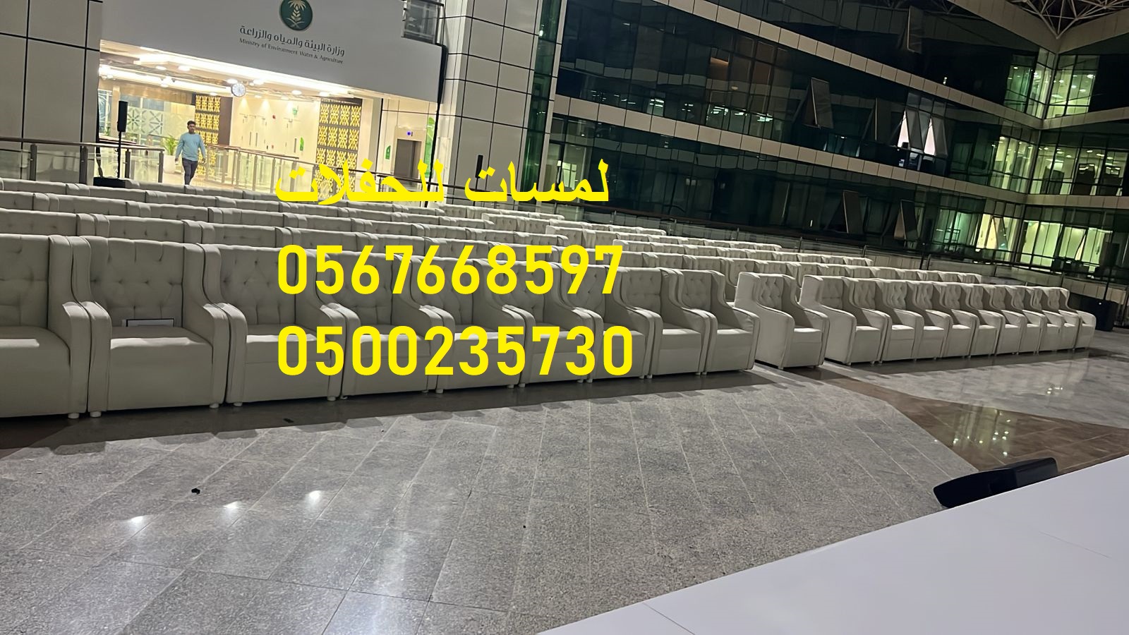 معارض , طاولات طعام خشب ,جلسات ,مظلات