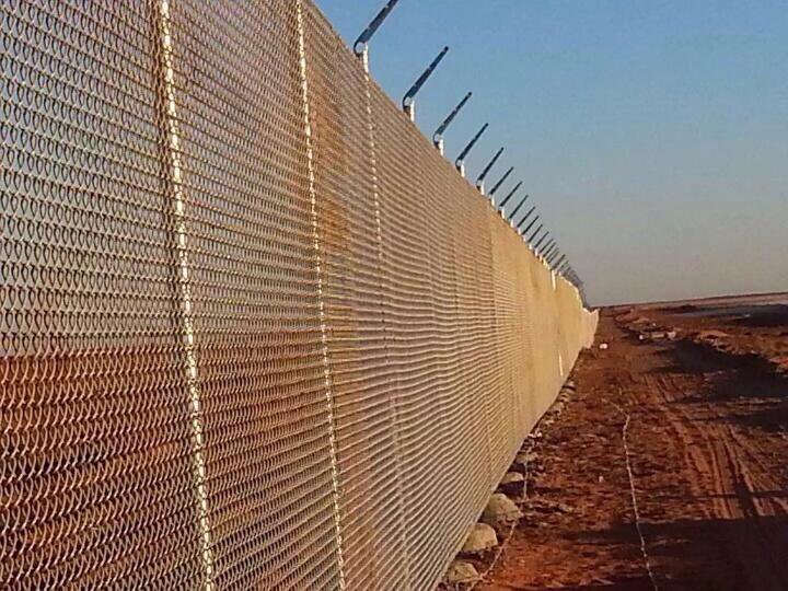 سواتر بلاستيك ملون عالية الجودة مع ضمان