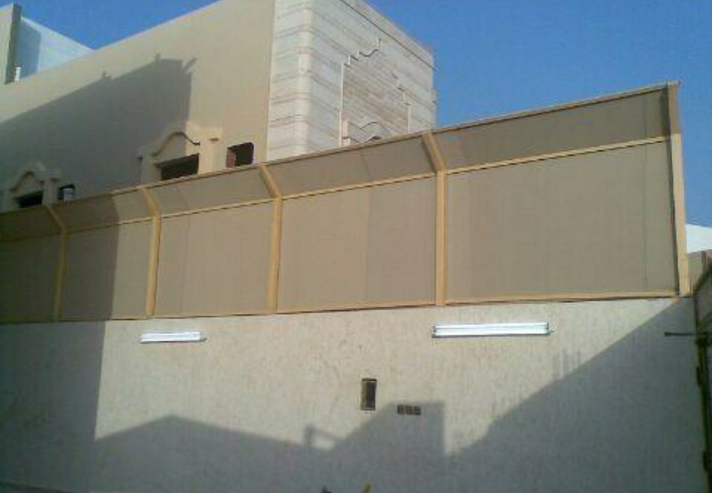 سواتر حديد قوية وعازلة – تركيب احترافي وسعر مناس