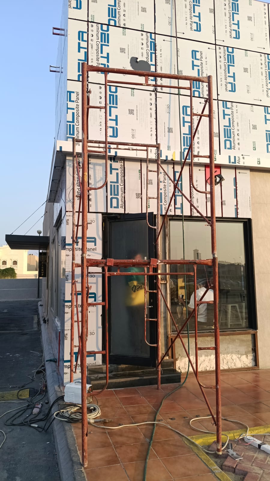 تصميم وتركيب واجهة محلات كلادينج